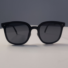 Load image into Gallery viewer, F007 Foldable Black Square Sunglasses
