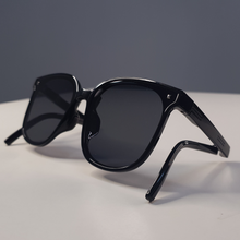 Load image into Gallery viewer, F007 Foldable Black Square Sunglasses
